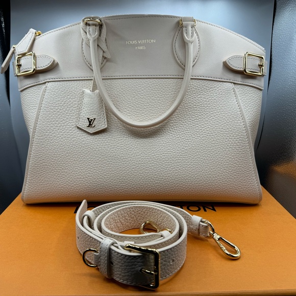 Louis Vuitton Vendôme MM - Picture 9 of 13